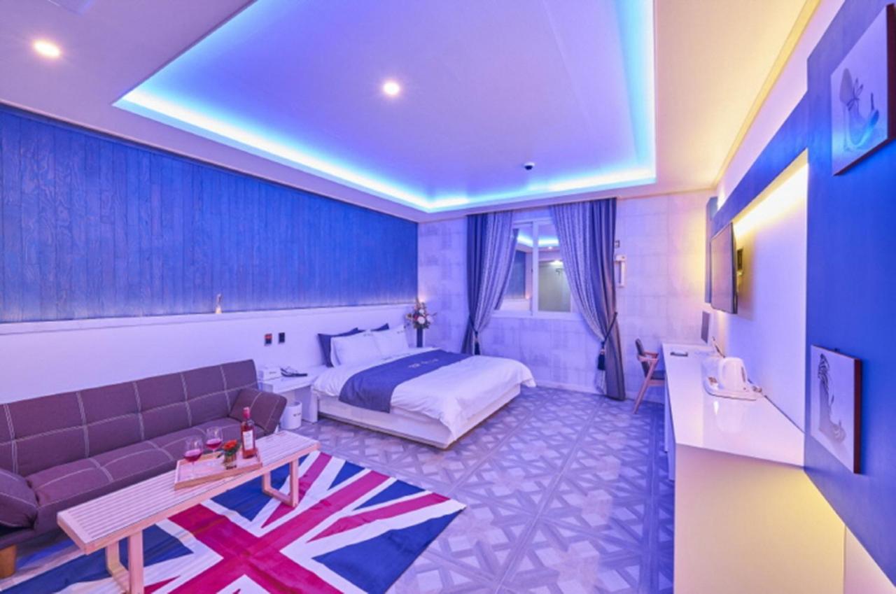 โรงแรมท็อป Gwangju Metropolitan City ภายนอก รูปภาพ